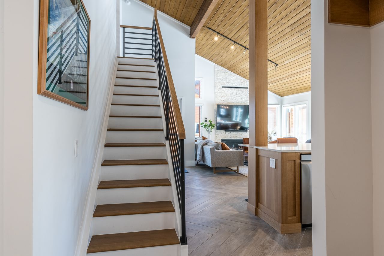 Stairs & Built-Ins